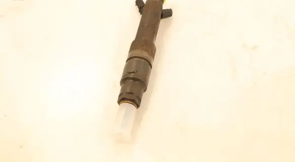 Volkswagen Golf IV Fuel injector 028130202P