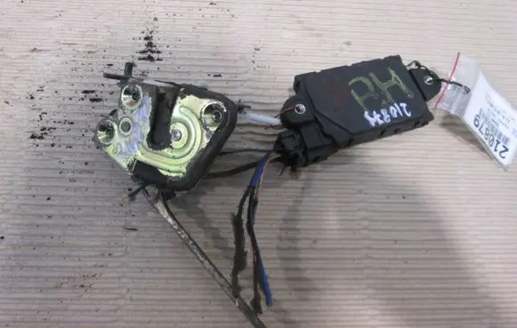 Hyundai Elantra Rear door lock