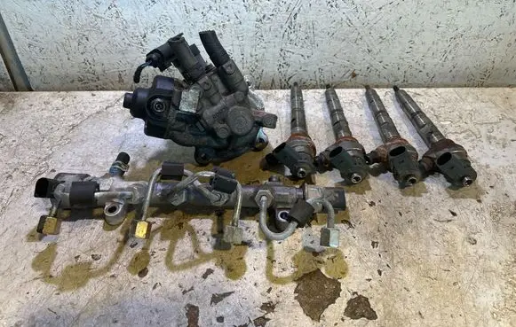 Audi Q3 8U Fuel injectors set 0445010538 04L130755E 11210916