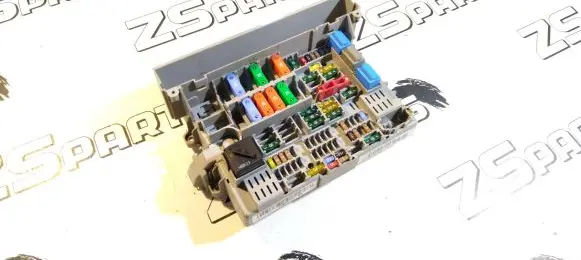 BMW 1 E81 E87 Fuse module 6906613