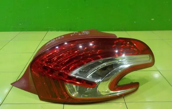Peugeot 208 I Rear/tail lights 9672628380