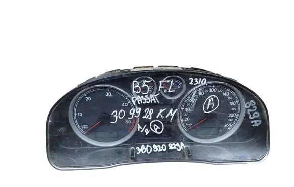 Volkswagen PASSAT B5.5 Speedometer (instrument cluster) 3B0920829A