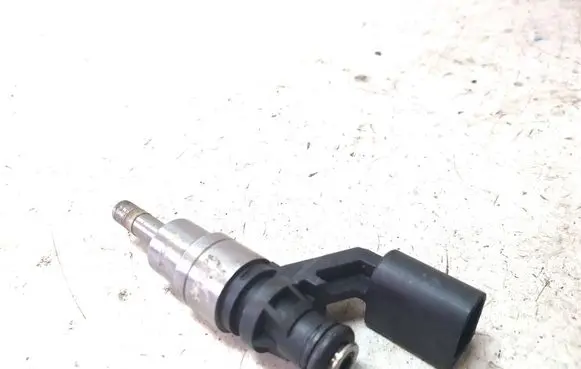 Volkswagen Golf V Fuel injector 03C906036A