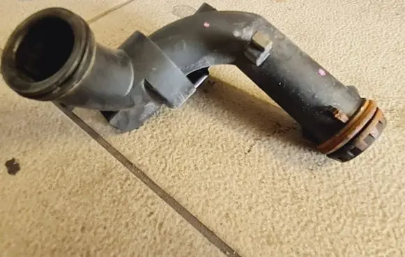 Engine coolant pipe/hose