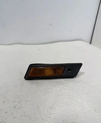 BMW 5 E34 Front fender indicator light 13780149