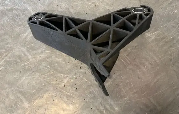 Renault Megane III Gear shift cable bracket 8200960945