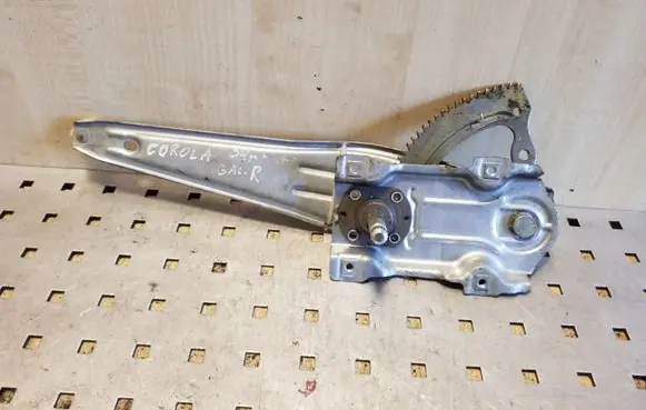 Rear door manual window regulator