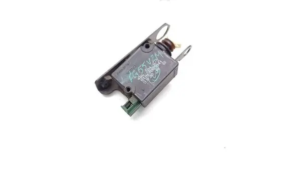 Land Rover Discovery 3 - LR3 Tailgate/trunk/boot lock/catch/latch 7016049 51247016049