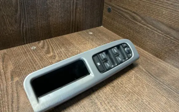 Volvo S40 Electric window control switch 8663817