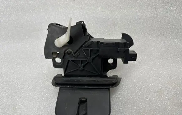 Audi Q7 4L Tailgate/trunk/boot lock/catch/latch 8P4827505B