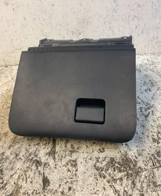 Nissan Juke I F15 Glove box