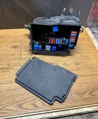 Opel Vivaro Fuse box set 243503708R