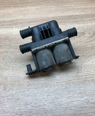 BMW 5 E39 Coolant heater control valve 8374995 1147412137