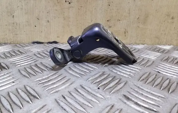 Honda CR-V Front door upper hinge