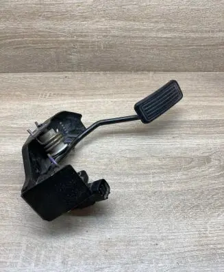 Toyota Avensis T250 Accelerator throttle pedal 7811135030