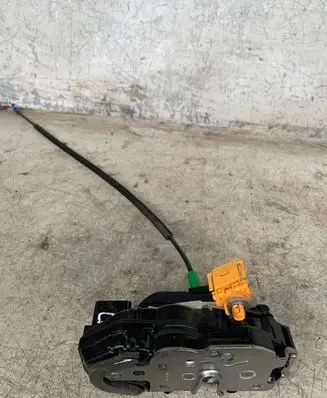 Opel Adam Front door lock 13579523