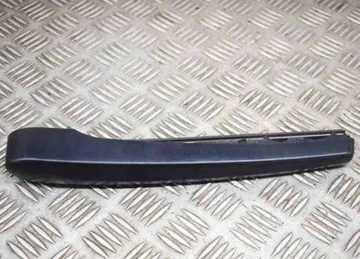 Rear wiper blade arm
