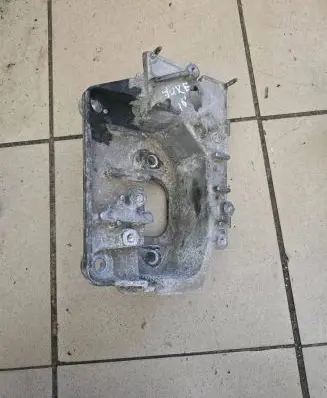 Nissan Juke I F15 Engine mount bracket 038122