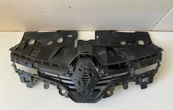 Renault Clio IV Front bumper upper radiator grill 622563184R T0000113542