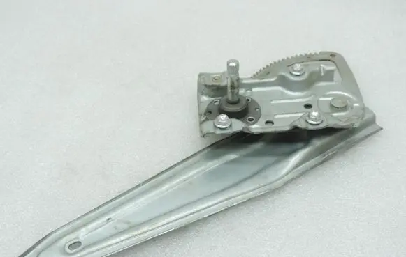 Toyota Yaris Rear window lifting mechanism without motor 698300D230