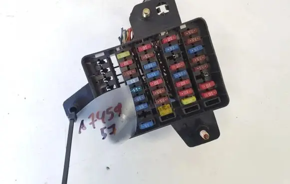 SsangYong Rexton Fuse box set 8211008000
