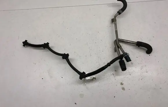 Volkswagen PASSAT B8 Fuel return line/hose 04L201360M