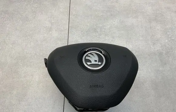 Skoda Octavia Mk3 (5E) Steering wheel airbag 5E0880201B