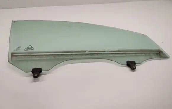 KIA Sportage Front door window glass four-door