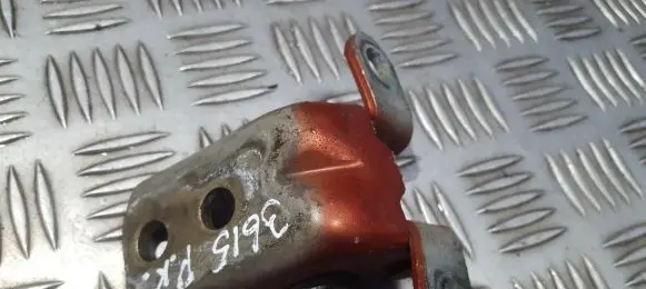 Nissan Note (E11) Front door upper hinge