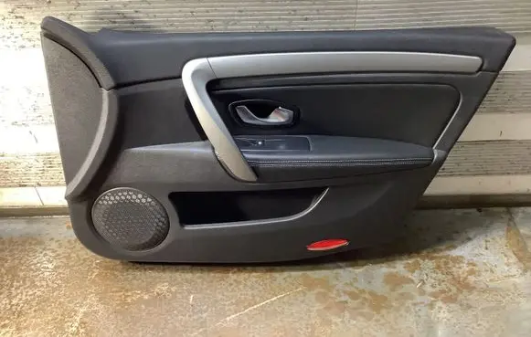 Renault Laguna III Front door card panel trim 39335M