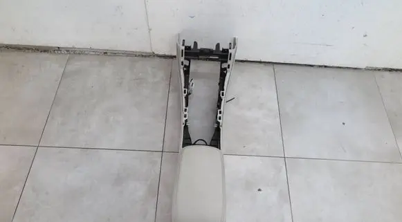 Mercedes-Benz B W246 W242 Center console 