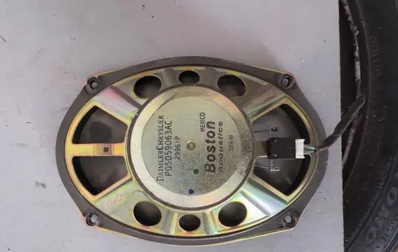 Chrysler 300 - 300C Front door speaker P05059063AC 3356M 29961P