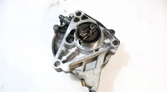 Opel Zafira B Vacuum pump