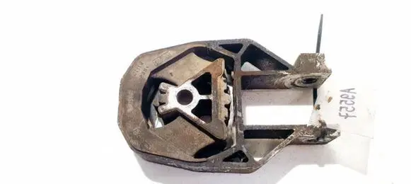 Ford Focus Engine mount bracket