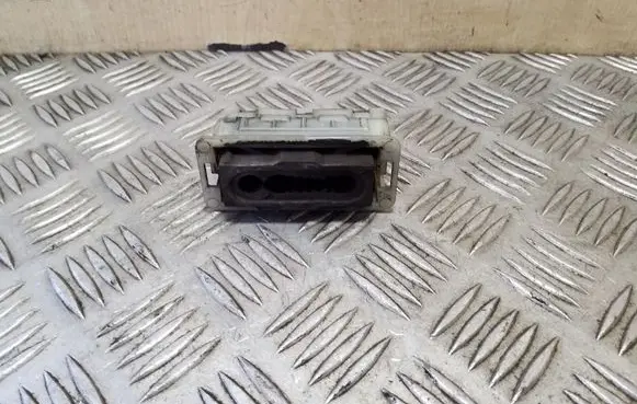 Radiator mount bracket