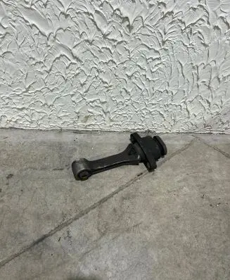 KIA Sportage Engine mount bracket