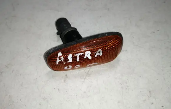 Front fender indicator light