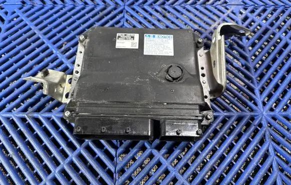 Toyota Prius+ (ZVW40) Engine control unit/module 8966147520
