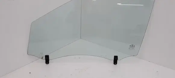 KIA Sorento Front door window glass four-door