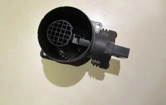 Volkswagen Touran I Mass air flow meter 038906461B 0281002531 377906461