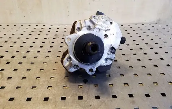 BMW X3 E83 Fuel injection high pressure pump 7798333 0445010146