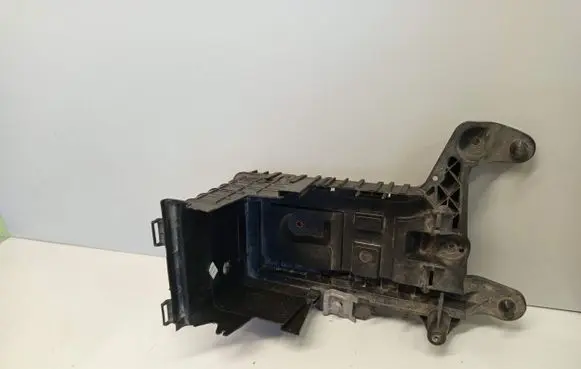Volkswagen PASSAT B7 Battery tray 1K0915333