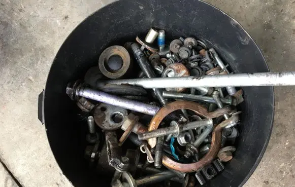Toyota Hilux VIII Nuts/bolts 