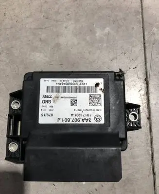Volkswagen PASSAT CC Hand brake control module 3AA907801J