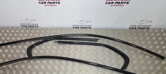 BMW 3 E90 E91 Tailgate/trunk side cover trim 