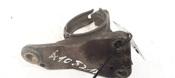 Engine mounting bracket