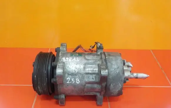Volkswagen Multivan T4 Air conditioning (A/C) compressor (pump) 701820805D