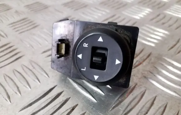 KIA Sorento Wing mirror switch