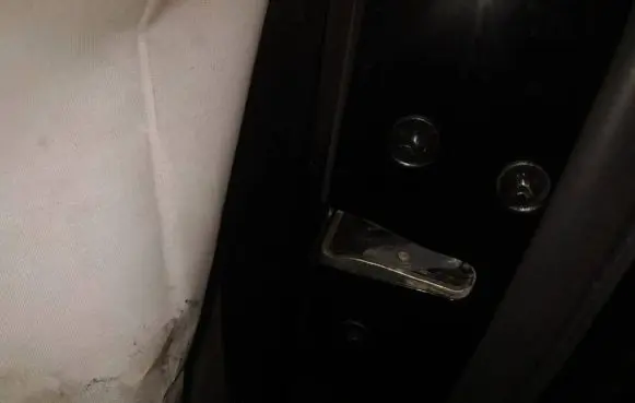 Mazda 5 Front door lock