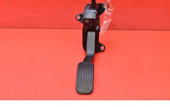 Toyota Corolla E10 Accelerator throttle pedal 7811002210